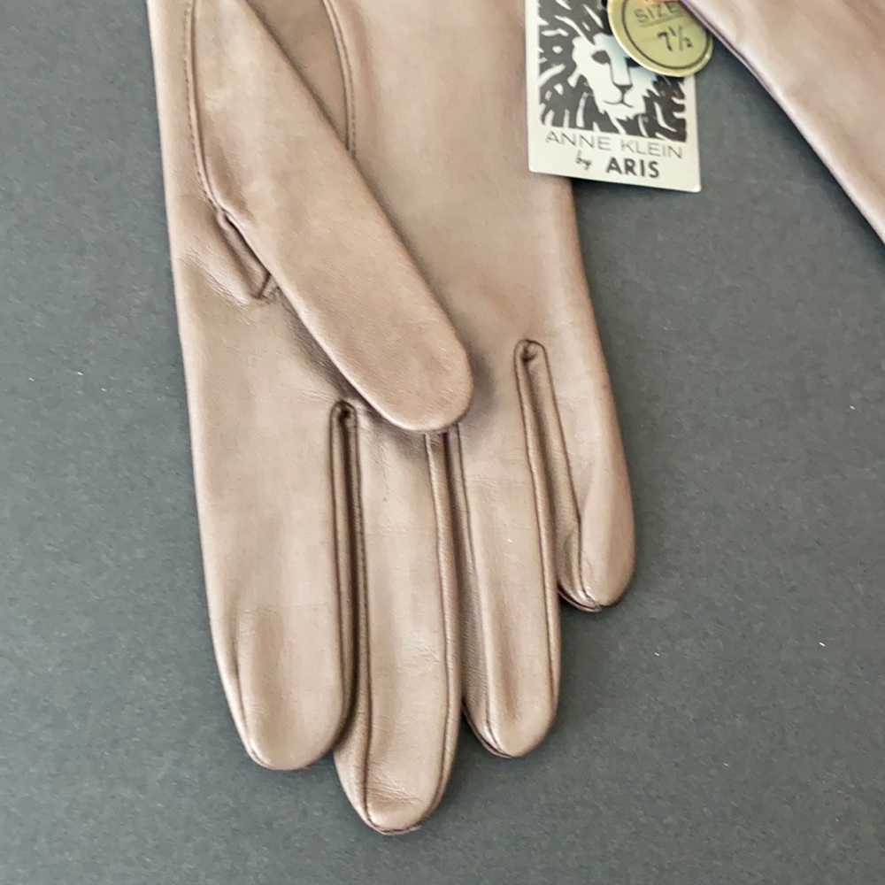 Anne Klein for Aris Gloves - Picture 4 of 7